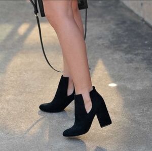 Steve Madden Naomi, Black Buttery Suede,  Side Cut Out, Block Heel Bootie. 7.5M